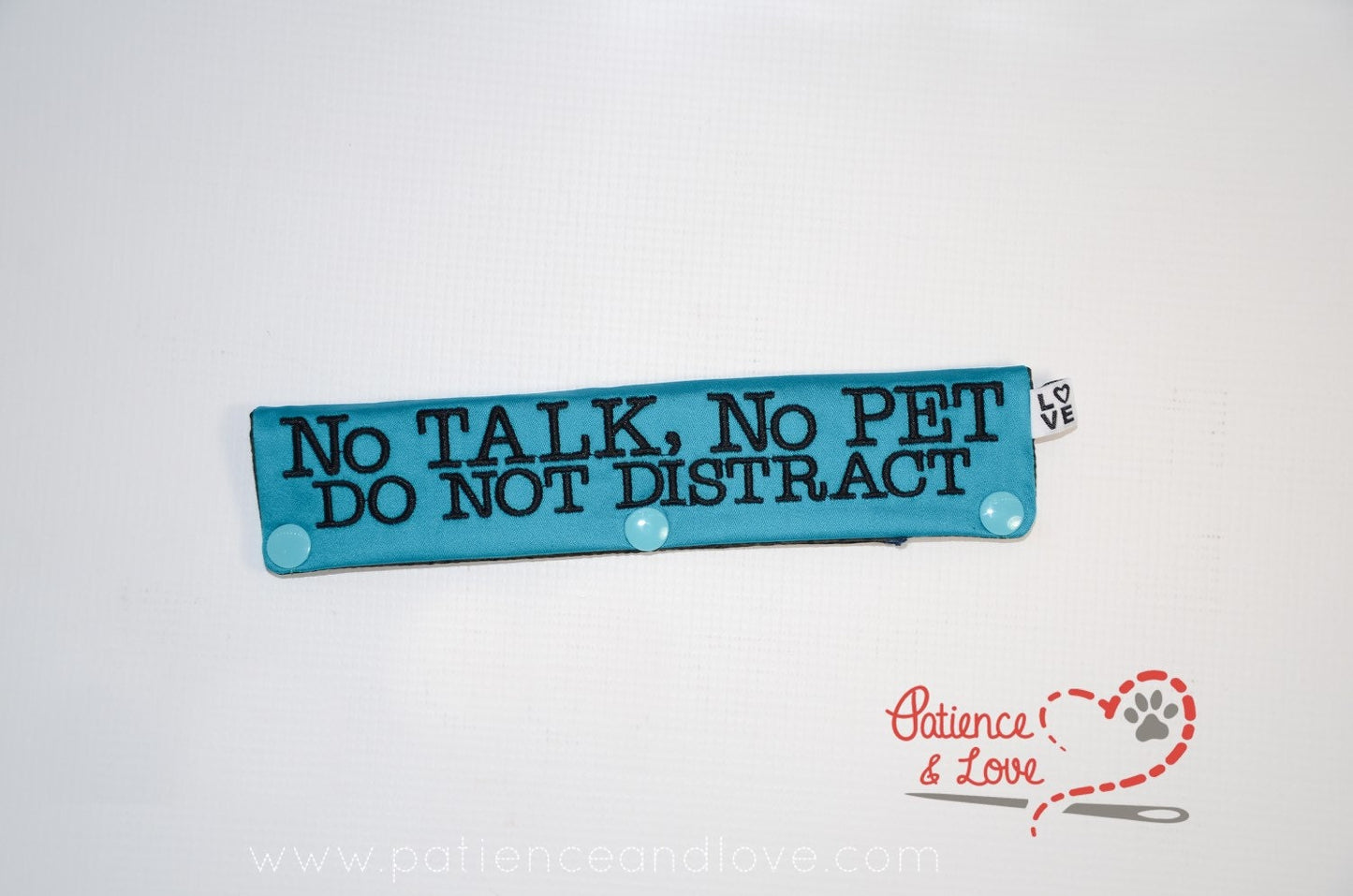 One Leash Sleeve embroidered with the following on both sides of the sleeve:        No TALK, No PET        DO NOT DISTRACT      Example in the listing photo has the following color selections:        • teal fabric, black (1800) text.