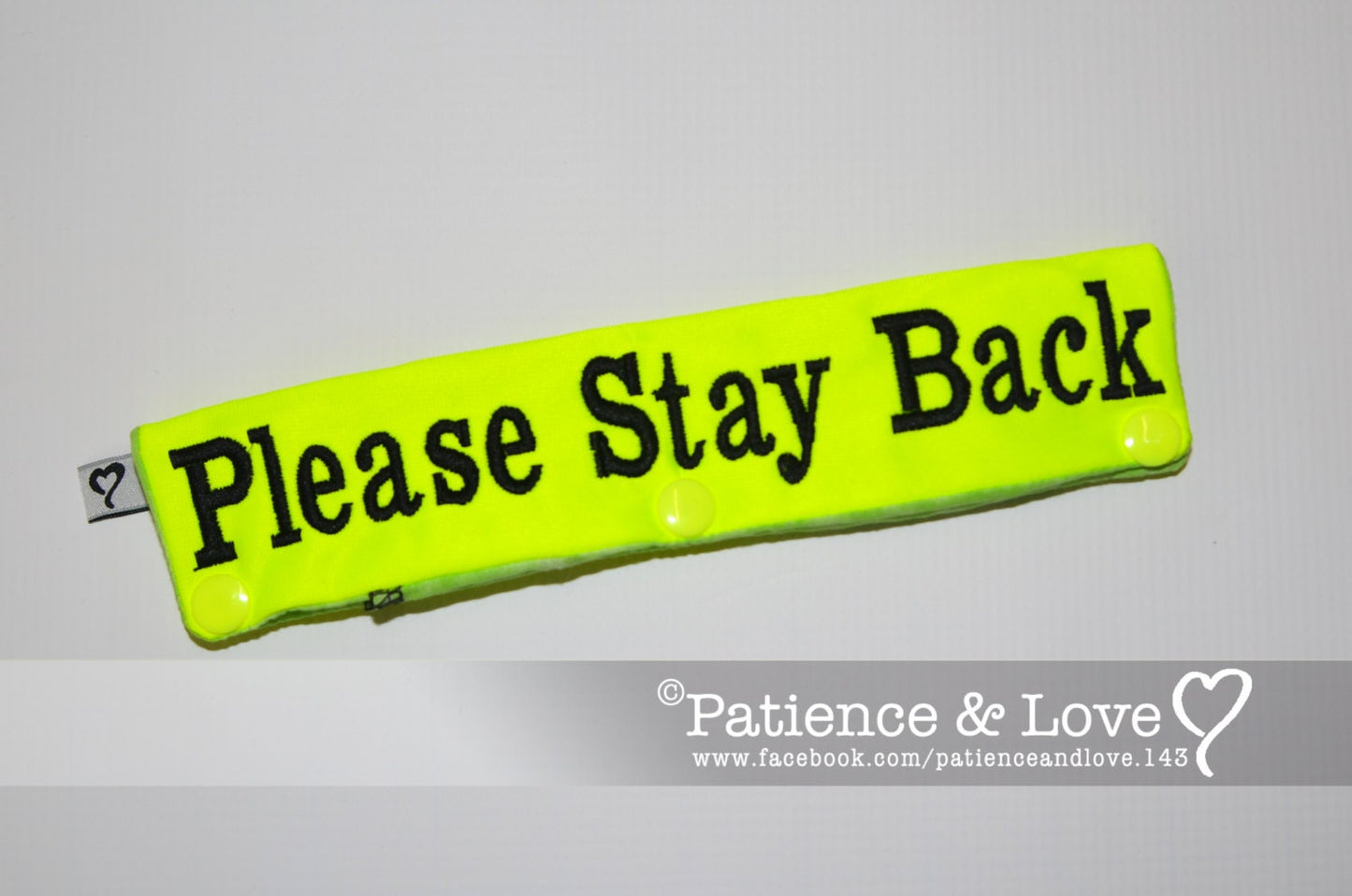 One Leash Sleeve embroidered with the following on both sides of the sleeve:       "Please Stay Back" on one side and "I'm Scared of You" on the other side.      Example in the listing photo has the following color selections:        • Bright yellow fabric, Black (1800) text.
