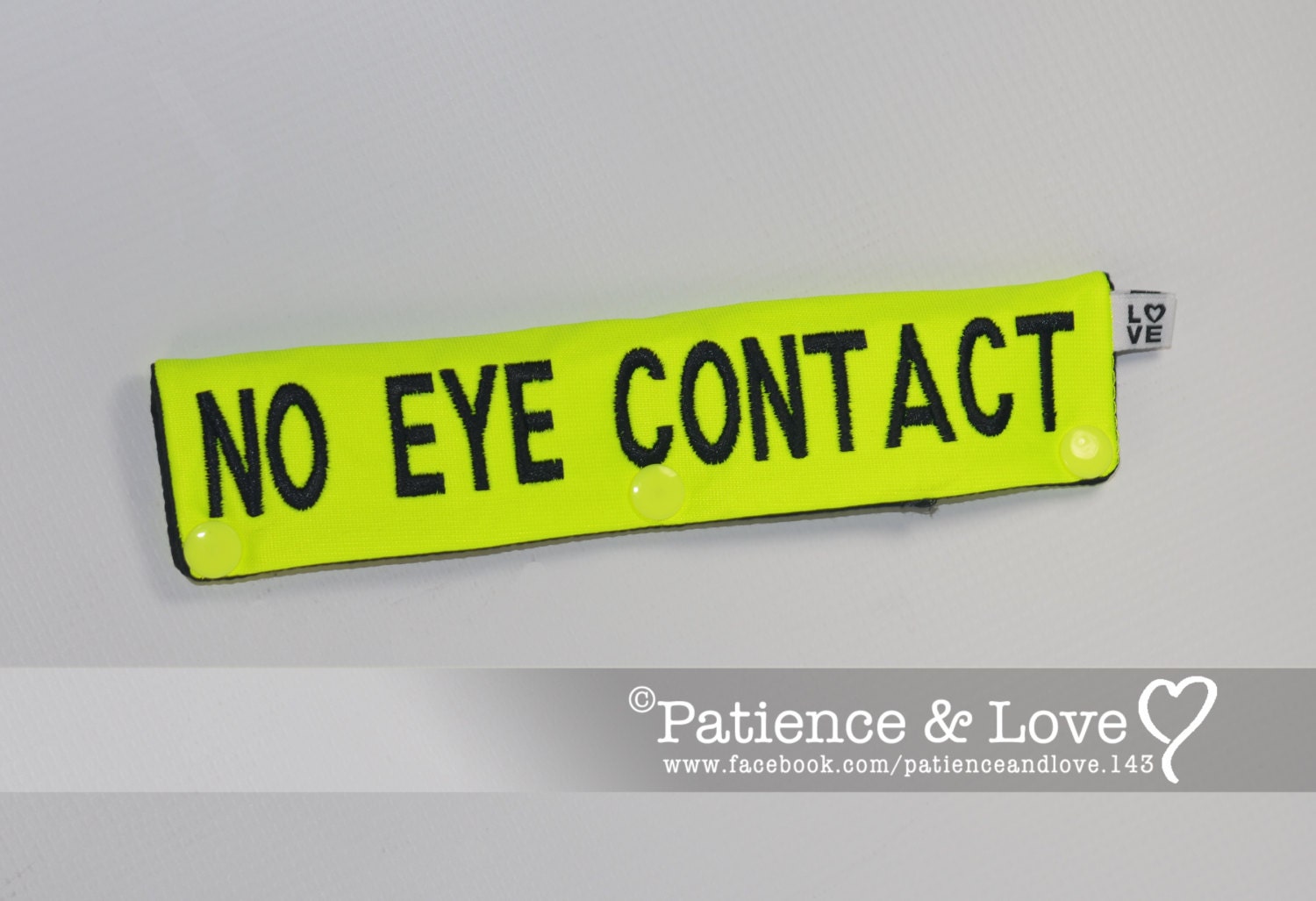 One Leash Sleeve embroidered with the following on both sides of the sleeve:       NO EYE CONTACT     Example in the listing photo has the following color selections:        • Bright yellow fabric, Black (1800) text.