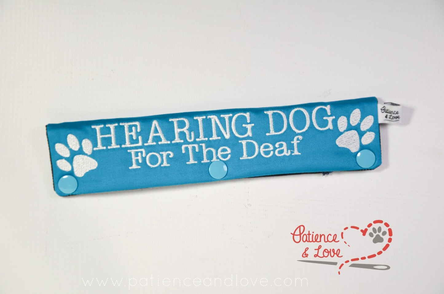 One Leash Sleeve embroidered with the following on both sides of the sleeve:       Hearing Dog For the Deaf with paw prints      Example in the listing photo has the following color selections:        • teal fabric, white (1805) text.